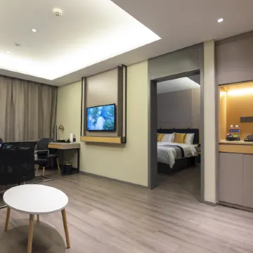 Homeinn Selected Hotel (Zhangjiakou Xuanhua Xuanfu Avenue North Railway Station) Отели рядом с достопримечательностью «Народная больница в Цзянчжоу, Цзянчжоу»