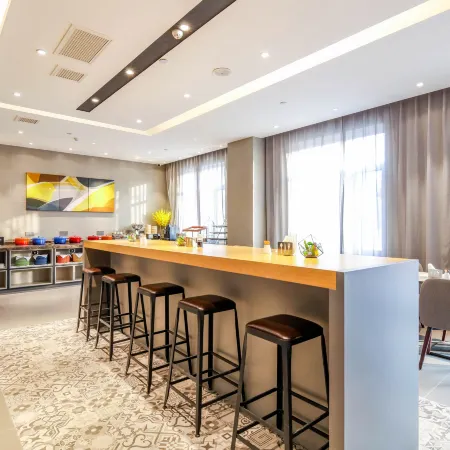 Homeinn Selected Hotel (Yangquan Binhe Xintiandi Commercial Plaza Yangquan Sports Center)