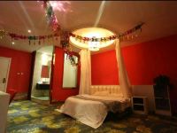阿鲁科尔沁旗七色年华主题商务宾馆 - 红颜主题房