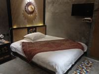 罗平百然主题酒店 - 普通大床房