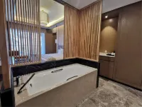 Yanlu·Huangling Hotel - parking