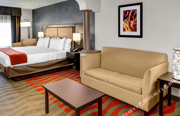 智選假日套房酒店匹茲堡的南側