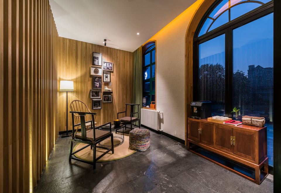 친절한 직원들이 있는 호텔 로비