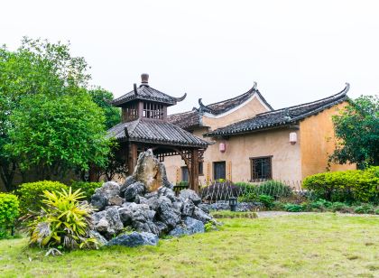 Fuchuan Thatched Cottage Resort