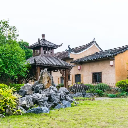 Fuchuan Thatched Cottage Resort