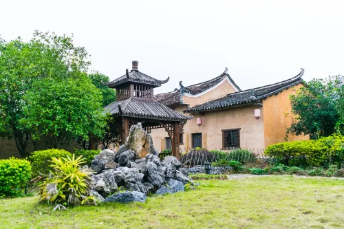 Fuchuan Thatched Cottage Resort