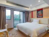 丽迪亚酒店(贵阳北站店) - 豪华观景大床房