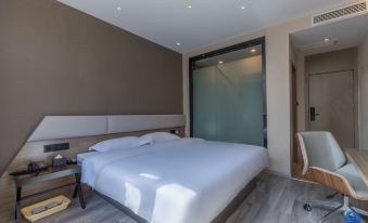 IU hotel (xichang qionghai lake wetland park inn)