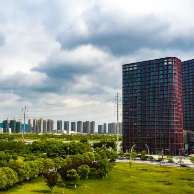 南京九龍湖金陵嘉辰酒店（九龍湖地鐵站店） 鄰近诚信大道的酒店