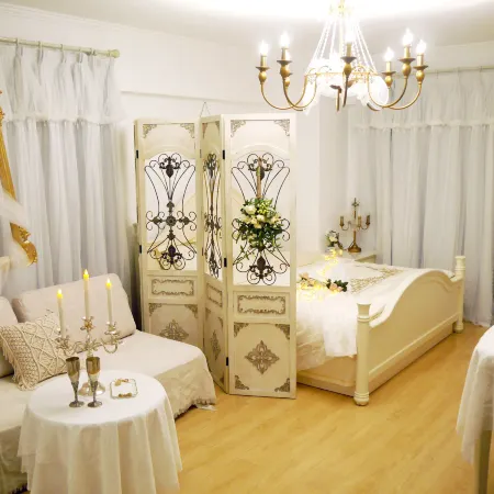 Qimu Audio and Video Host Apartment