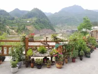 Xuanhan Riverside Xiaozhu Inn