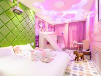 鲜居精品主题酒店(广州番禺动物园景区店) - 粉色公主亲子滑梯三床房