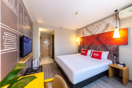 Ibis Hotel (Xiguan Subway Station, Lanzhou Zhangye Road) Отели рядом с достопримечательностью «Ming Zhenyuan Flying Bridge Former Site»