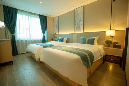 Three-room hotel (People's Hospital Railway Station Store) Отели в г. Ляньюань