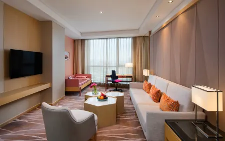 Holiday Inn Wuxi Taihu New City Отели рядом с достопримечательностью «HeZhenLiang Yu AoLinPiKe ChenLieGuan»