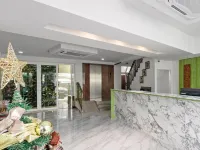 Royale 8 Ville Guest House - Pensionat