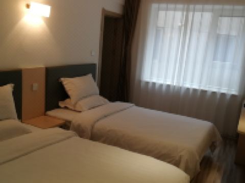 乐家快捷连锁酒店(抚顺解放路店) - 三人间