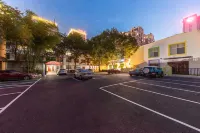 Freedom Hotel (Yichang Binjiang Wanda Tourist Center) - 2つ星