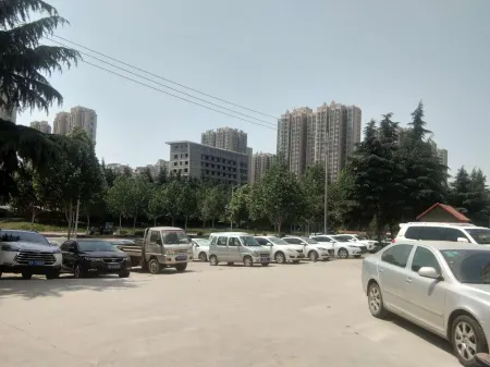 Yuxi Light Luxury hotel Отели рядом с достопримечательностью «Donglin Temple»