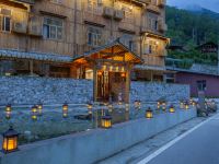 海螺沟一里云山温泉民宿 - 酒店外部