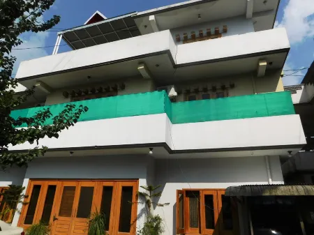 Pak Palace Guest House Abbottabad Отели рядом с достопримечательностью «Университет Инжиниринг & Текнолоджи Абботтабад Кампус»