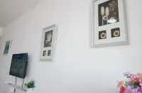 Liangzi Seaview Family Apartment (Laoting Tangshanwan Shop)