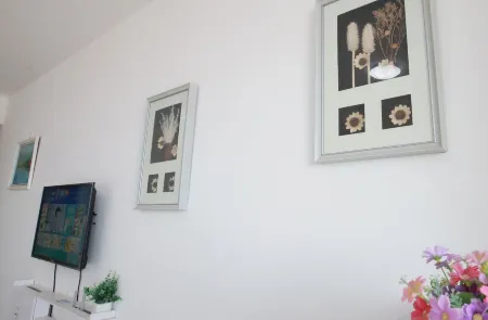 Liangzi Seaview Family Apartment (Laoting Tangshanwan Shop)