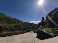 Amar leisure station Hotels in Baoxing