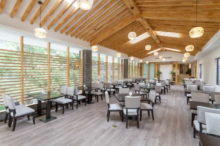 Lancheng Yuerong Food Culture Hotel Отели рядом с достопримечательностью «Chengdu Zhiye Jishu College»