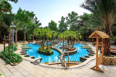 Cloud Nine Resort Hotel Отели в г. Юньсяао