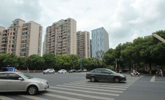 HanTing Premium Hotel (Shanghai Xinzhuang South Square)