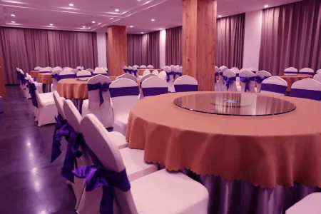 Hezuo Yunduo Grand Hotel Отели рядом с достопримечательностью «Gansu Normal University for Nationalities»