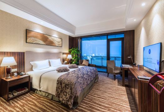 4. 칭다오 칭룽 매..