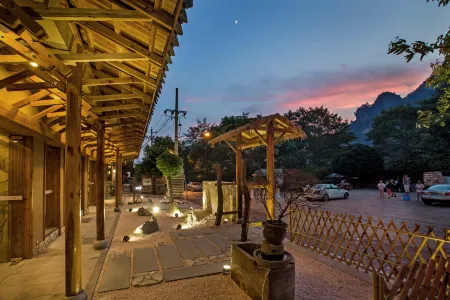 Jiujie Shansu Inn Отели рядом с достопримечательностью «Tianyou Peak»