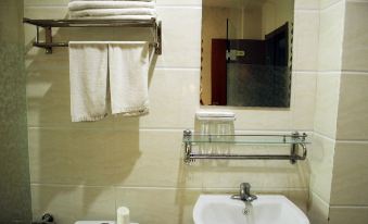Jinzhou Xingyi Theme Business Hotel