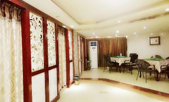 Langzhong Lanqiao Business Hotel