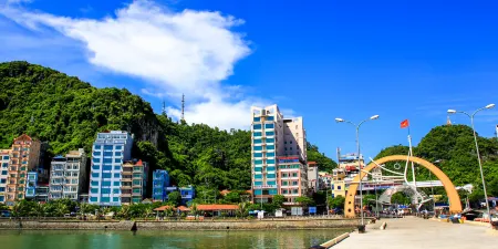 Sea Pearl Cat Ba Hotel Отели рядом с достопримечательностью «Кот Ба»