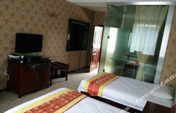 哈巴河碧樹春賓館