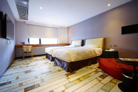 3 Door Hotel Отели рядом со станцией Tainan Railway Station