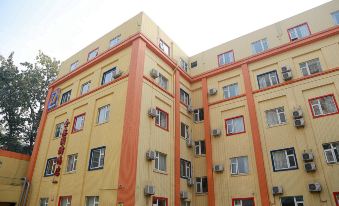 Our apartment in a residential complex offers a front view with large windows and a stone facade at 7 Days Inn (Beijing Temple of Heaven Dongmen Metro Station)