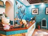 Luoping Huaying Image Theme Inn