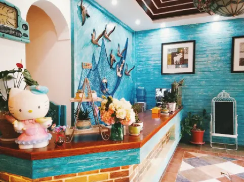 Luoping Huaying Image Theme Inn