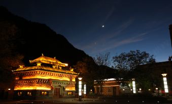 Daocheng Yading Shangra Hotel