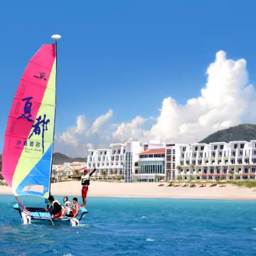 Chateau Beach Resort Отели рядом с достопримечательностью «Пляж Кэньтин»