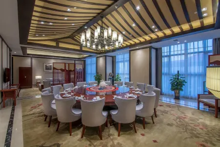 Howard Johnson Qunsheng Plaza Guizhou Отели рядом с достопримечательностью «Tomb of General Dai Anlan»