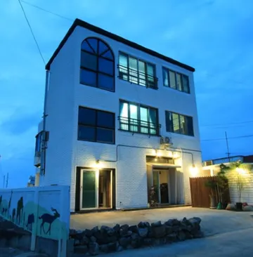 Jeju Nunkeunsaeu Guest House Hotels near Gogwansa