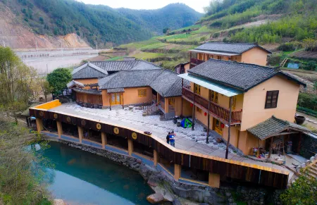 Shanlilao Huangjing Courtyard Hostel Отели рядом с достопримечательностью «Zhaomingyuan Scenic Area»