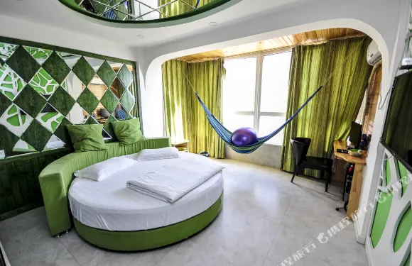 愛如初見主題公寓（葫蘆島綏中站店）