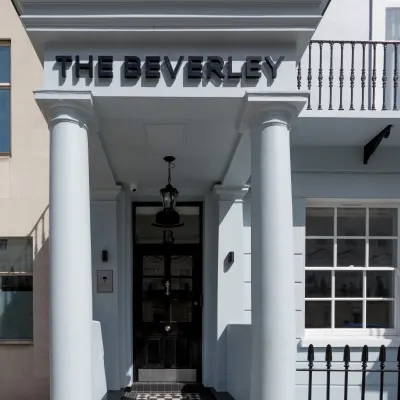 The Beverley Hotel London - Victoria Отели рядом с достопримечательностью «Пимлико»