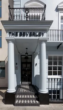 The Beverley Hotel London - Victoria Отели рядом с достопримечательностью «Daily Telegraph»